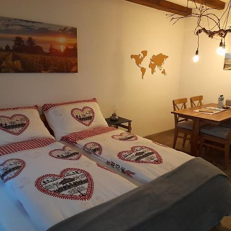 Studio Chez Un Vigneron Au Village Au 2Eme Etage Sans Ascenseur Villeneuve Exteriör bild