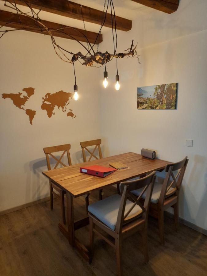 Studio Chez Un Vigneron Au Village Au 2Eme Etage Sans Ascenseur Villeneuve Exteriör bild